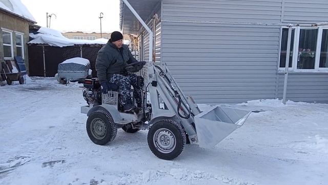 ПОКАТУШКИ знакомых на МИНИ ПОГРУЗЧИКЕ / Несколько тестовых ЗАПУСКОВ в ОДНОМ ВИДЕО смотреть онлайн
