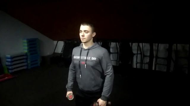 Махи гантелей в стороны Техника /Секреты смотреть онлайн