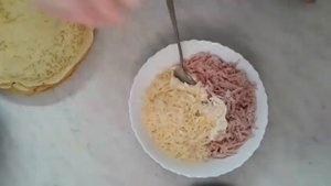 Блинчики с ветчиной и сыром.
