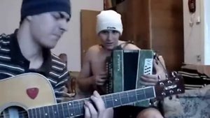 Бумер на гитаре и гармошке :)