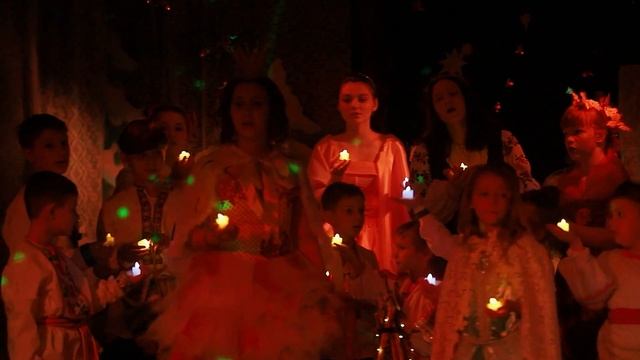 Ангел присел на еловую ветку смотреть онлайн