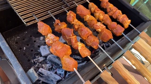 Кореец-муж ВПЕРВЫЕ ГОТОВИТ ШАШЛЫК | KOREA VLOG смотреть онлайн