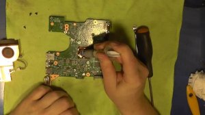 Разборка нетбука ASUS X102B.