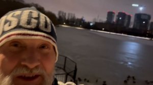 Утренняя прогулка на лыжах в парке