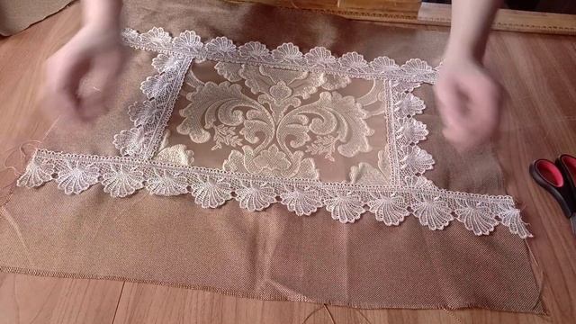 Декоративная подушка из остатков ткани