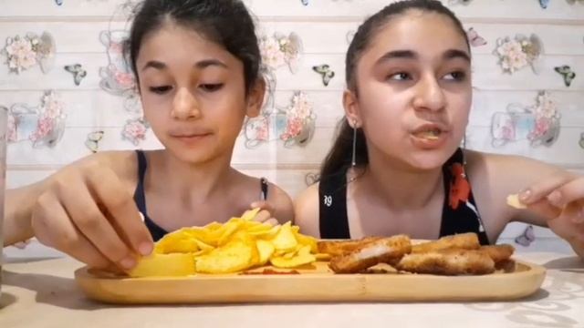 Мукбанг/чипсы /луковые кольца/Mukbang/chips onion rings. смотреть онлайн
