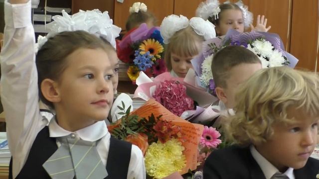 УРА ! Мы идём в школу ! 1 сентября 2021 | ПЕРВЫЙ РАЗ в ПЕРВЫЙ КЛАСС | 2 часть | ПЕРВЫЙ УРОК смотреть онлайн