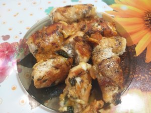 Рулетики с куриной грудки с  сыром и беконом, просто и вкусно ?