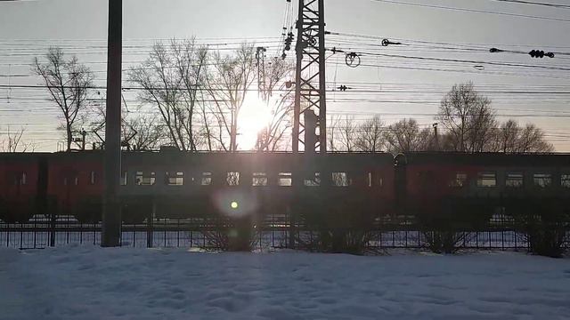 Электропоезд Новокузнецк Мундыбаш отправляется от станции Новокузнецк время 15.46 дата 11.0122