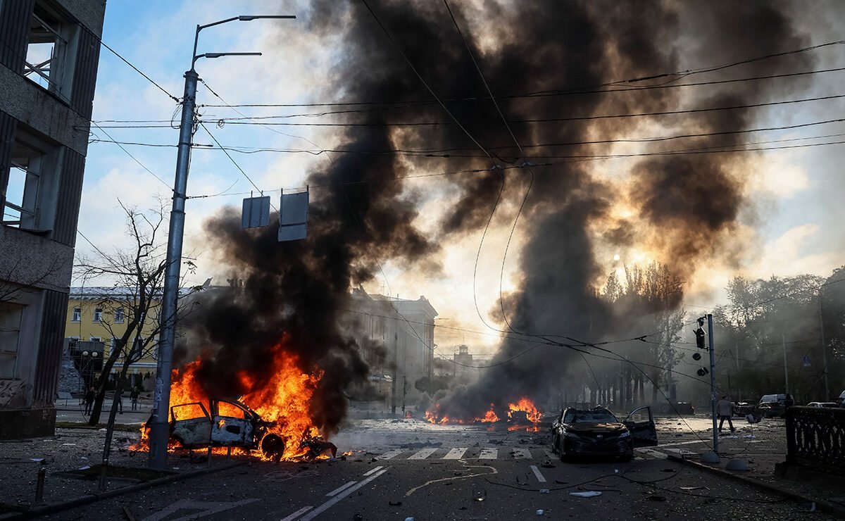 Взрывы в киеве сегодня последние. Бомбежка Киева. Разрушенные города Украины. Взрывы Киеве октябрь 2022.