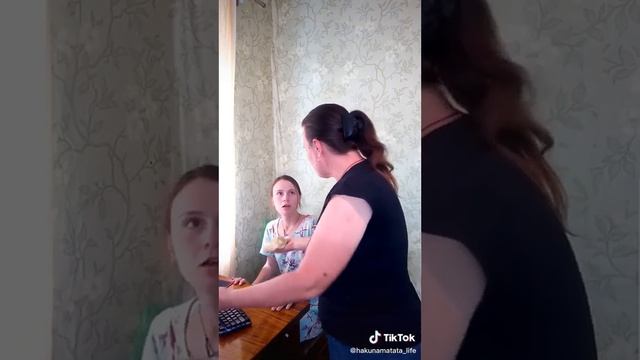 Когда мама убирает в моей комнате: #мамаидочь #уборкавмоейкомнате #hakunamatata_life #tiktok2022