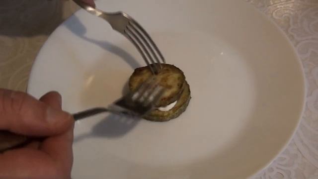 БЮДЖЕТНОЕ БЛЮДО. ЖАРЕНЫЕ КАБАЧКИ С ПОМИДОРОМ И ОГУРЦОМ. САМЫЙ ВКУСНЫЙ РЕЦЕПТ смотреть онлайн