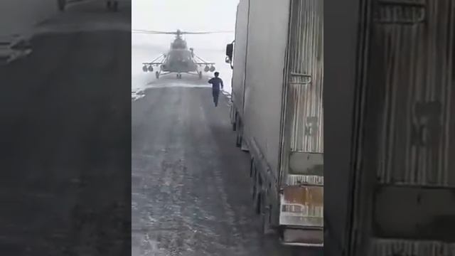 Самолёт приземлился на дарогу смотреть онлайн