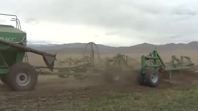 На полях республики продолжается посевная компания смотреть онлайн