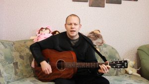 ЖИЗНЬ. СОФИЯ РОТАРУ. ПАРЕНЬ ПОЁТ ПОД ГИТАРУ.