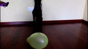 10 inch heels pops balloon. Играем и лопаем воздушный шар