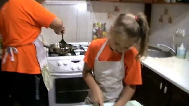 Салат "ЗАГАДКА" - очень вкусный салат! Куриная грудка с грибами и черносливом.