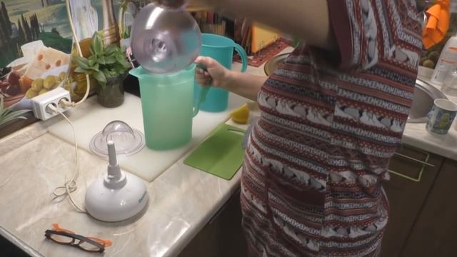 Как я делаю , лимонную воду.