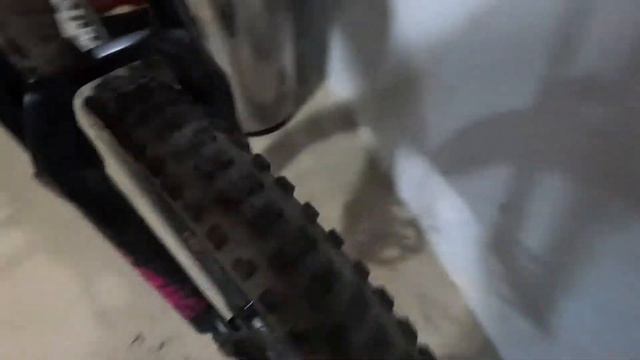 Part1 - Shimano XT hydro brake install from a total newb смотреть онлайн
