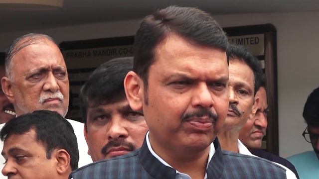 Eknath Shinde, Devendra Fadnavis At Sulochana Latkar Funeral