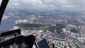 Полет на вертолете над центром Санкт-Петербурга