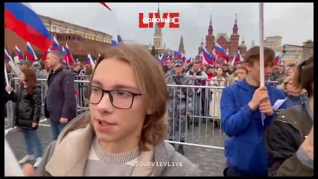 Москвичи на Манежной площади высказались об итогах референдума