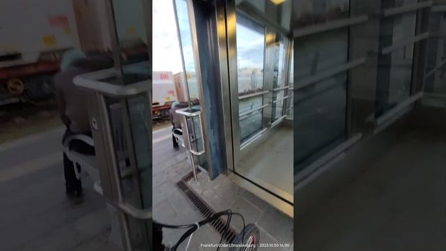 30/10 с велосипедом из автобуса на вокзал, в лифт и в электричку. Оставил машину на СТО, еду домой смотреть онлайн