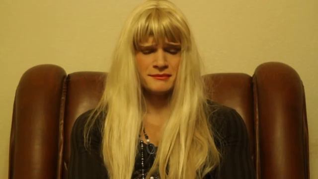 Она ищет его смотреть онлайн