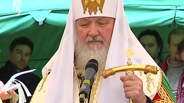 Патриарх освятил закладной камень нового храма (4 октября 2011 г)