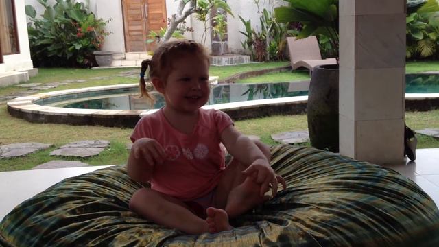 Алиса поздравляет Денчика с Днем Рождения смотреть онлайн