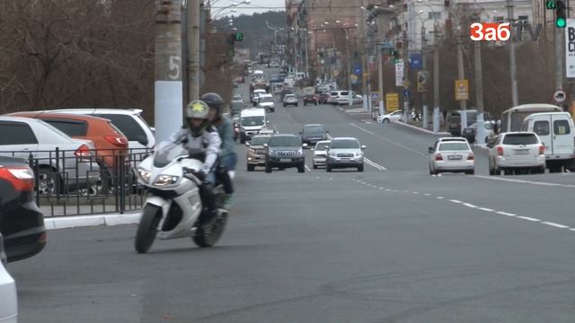 Байкеры попросили автолюбителей оглядываться чаще