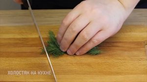 Салат из квашеной капусты с луком и зеленью. Быстро, вкусно и полезно.