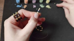 Кольцо из бисера Скромность в технике ажурное плетение
