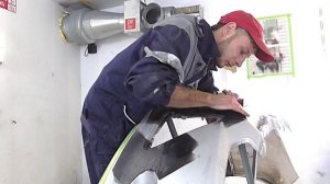 Покраска бампера Часть2    Замываем грунт, база металлик! Лак!