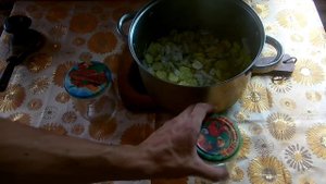 Самый вкусный салат из огурцов с луком на зиму. Салат - Зимний король