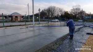 Стяжка бетона по жидким маякам направляющим бетонные промышленные полы