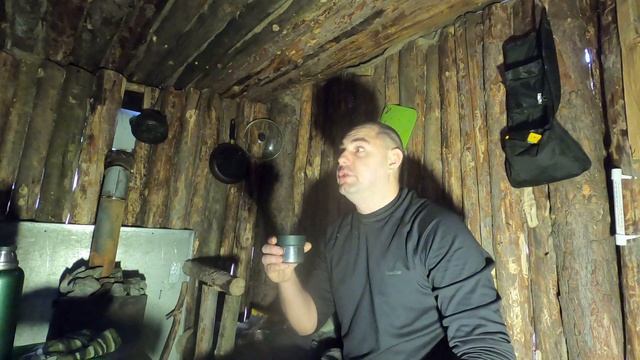 БАНЯ ИЗ ВАЛЕЖНИКА | ПРОВЕДАЛ ЛАЧУГУ | ЛУЧКОВАЯ ПИЛА FISKARS | МЯСО НА ПЕЧКЕ.. смотреть онлайн