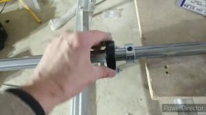Монтаж секционных ворот Алютех.
