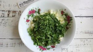 Осетинский пирог с сыром, брынзой и зеленью в духовке