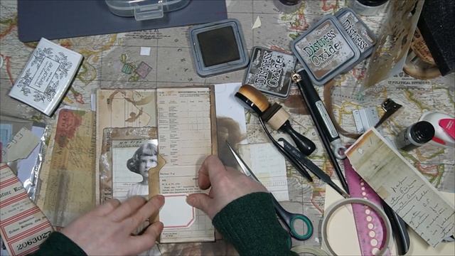 CREATE A LAPBOOK: PART ONE FILE FOLDER: USING TIM HOLTZ SUPPLIES смотреть онлайн