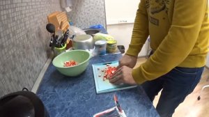 Салат пекинская капуста со сметаной,краб.палочками и кукурузой