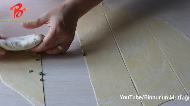 EL AÇMASI TEL TEL AYRILAN GÖZLEME TARİFİ✅️ EN PRATİK VE KOLAY YÖNTEMLE❗️ YAPTIM ?DAHA LEZZETLİSİ YO смотреть онлайн