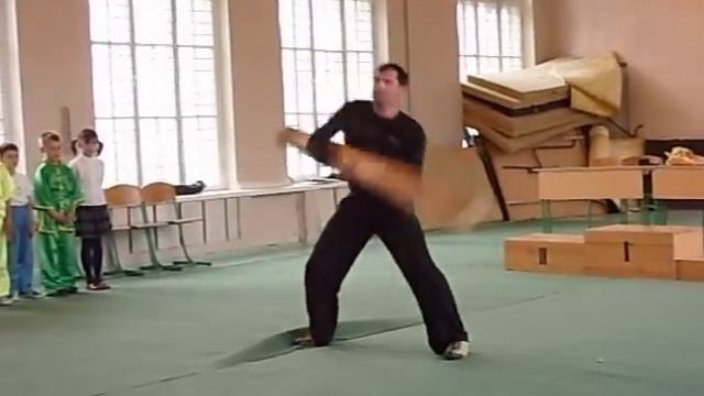 Упражнение с бревном. Exercise with a log