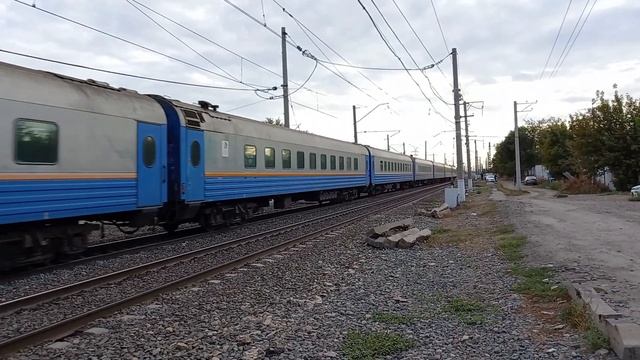 Два поезда (ЭС2Г-154 «Ласточка» и ЭП2К-206) смотреть онлайн