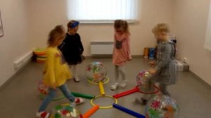 Подвижная игра на развитие внимания с мячами - для детей 4-5 лет