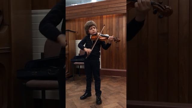 Part 2 little boy playing violin. Misha, 5 y old Концерт Миша скрипка Russian music recital смотреть онлайн