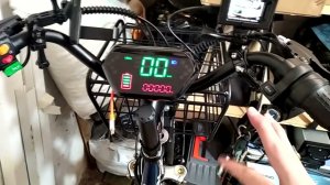 Зарядка для телефона в электровелосипеде.