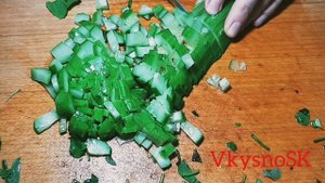 Салат из рукколы с помидорами черри и тофу