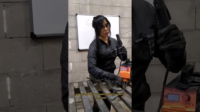 como poner los cables en la soldadora. donde enchufar la masa. como van los cables de soldar смотреть онлайн