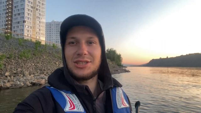 По Енисею на Сапах ночью. Под Коммунальным мостом в темноте. Встретили Экоход. Упал в Енисей. смотреть онлайн